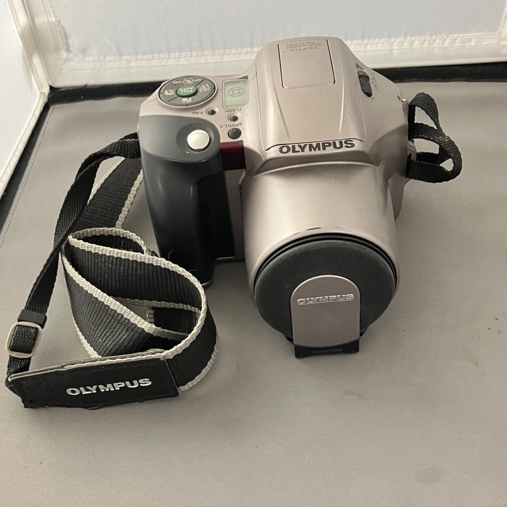 Olympus Gray Digital Film Camera with Strap IS-20 DLX *TEMP SALE